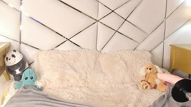 Snapshot of Sweet_Yuna chatting on November 21, 2025, 12:32 am Sweet Yuna online show from November 21, 2025, 12:32 am