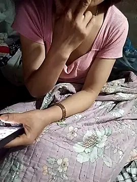 Lynn-122 online show from April 18, 2026, 7:07 pm