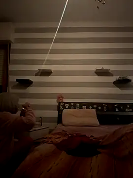 Dildapassivella online show from November 22, 2025, 7:24 pm