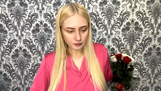 PhebeHals online show from November 18, 2025, 1:04 pm