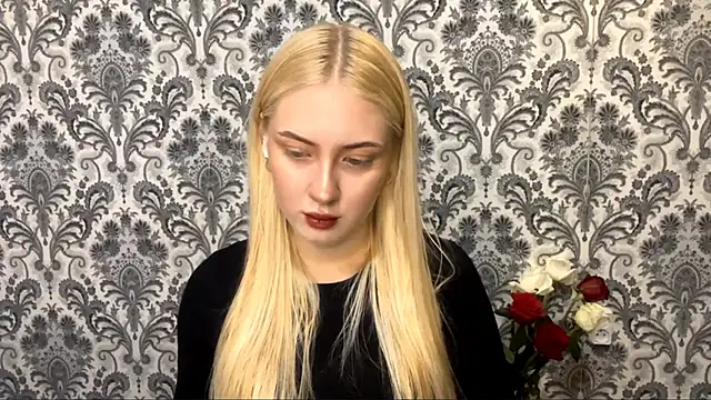 PhebeHals online show from November 19, 2025, 1:22 pm