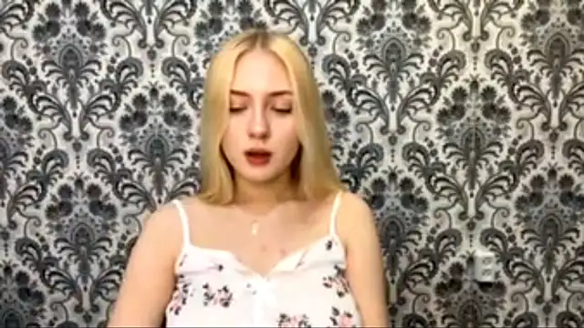 PhebeHals online show from November 21, 2025, 2:27 pm