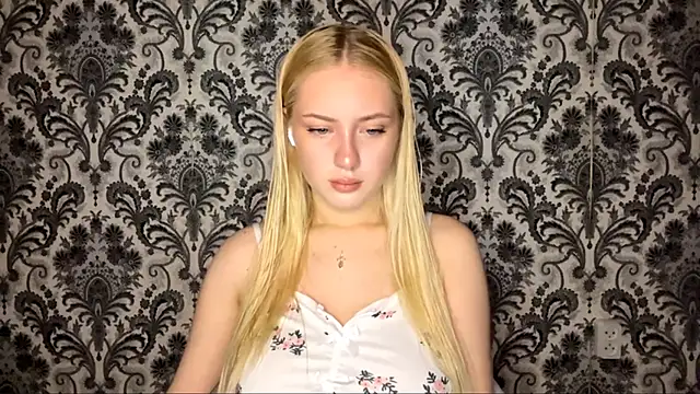 PhebeHals online show from December 1, 2025, 1:49 pm