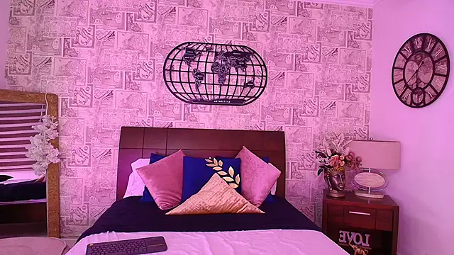 Snapshot of meredith_jones chatting on November 30, 2025, 1:04 pm meredith jones online show from November 30, 2025, 1:04 pm