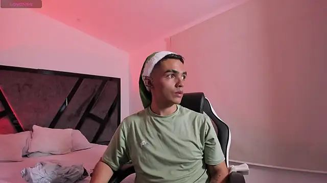 NicoKingg  online show from December 16, 2025, 4:17 am