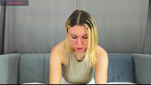 Snapshot of Monisees chatting on November 14, 2025, 1:15 am Monisees online show from November 14, 2025, 1:15 am