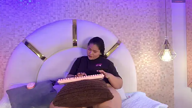 aria sm online show from November 16, 2025, 7:19 pm