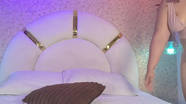 aria sm online show from November 23, 2025, 7:13 pm