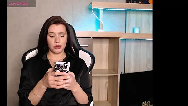 Diana-mey online show from December 3, 2025, 10:41 pm