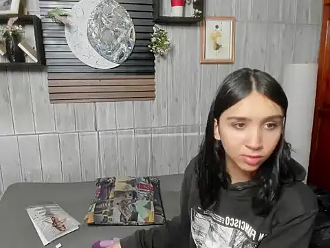 Melany 27 online show from December 19, 2025, 1:40 pm