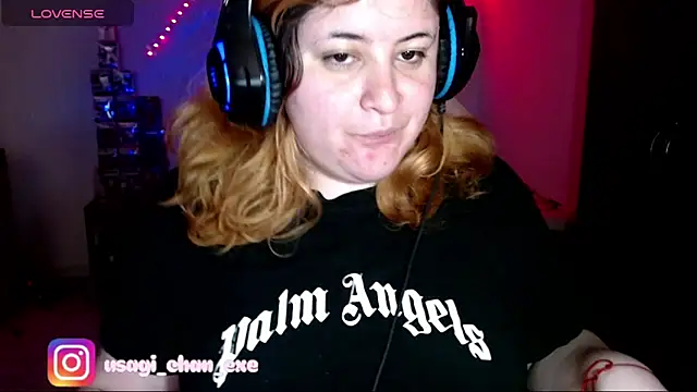 Snapshot of PixelAurora chatting on November 26, 2025, 5:58 pm PixelAurora online show from November 26, 2025, 5:58 pm