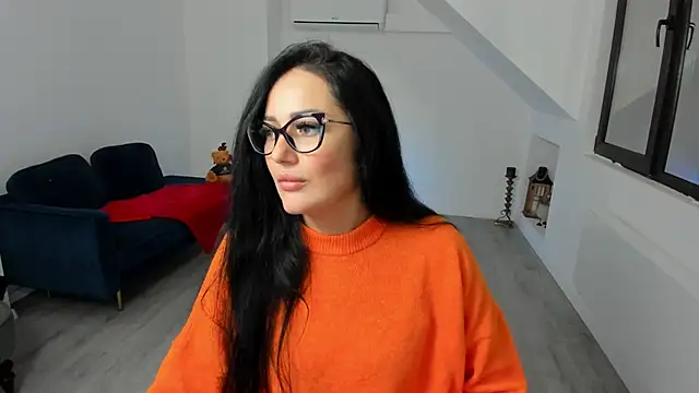 AnyaEvy online show from December 17, 2025, 5:02 am