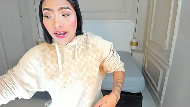 DominikEmber online show from November 19, 2025, 3:17 am