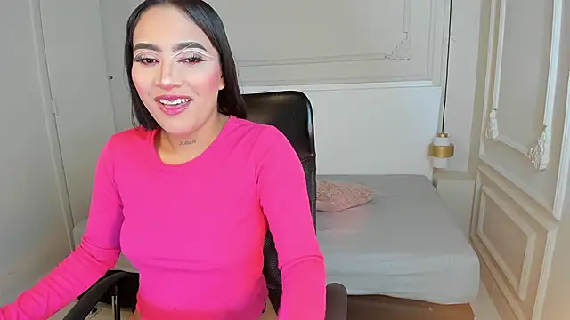 DominikEmber online show from November 19, 2025, 7:14 pm