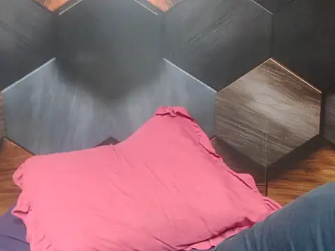 IndianDeluxe online show from November 12, 2025, 4:57 am