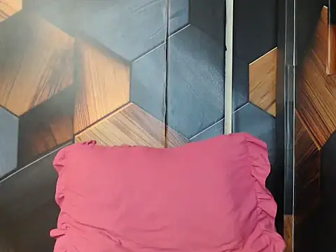 IndianDeluxe online show from November 18, 2025, 11:25 am