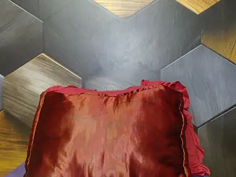 IndianDeluxe online show from November 26, 2025, 4:08 pm