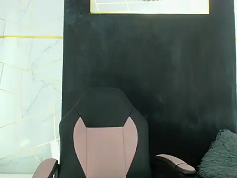 Sophie Walker17 online show from November 18, 2025, 7:07 pm