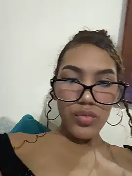 luciagray1 online show from April 19, 2026, 12:22 am