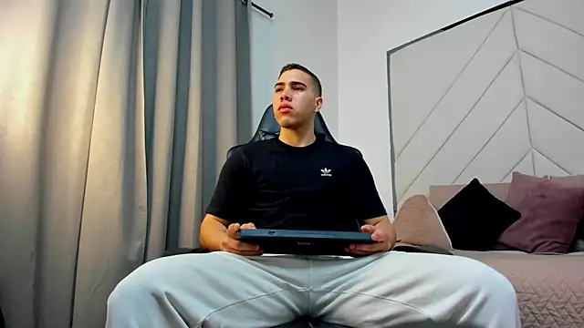 Alan ford online show from November 19, 2025, 4:51 pm