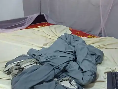 Prettyy pussie online show from November 9, 2025, 2:26 pm