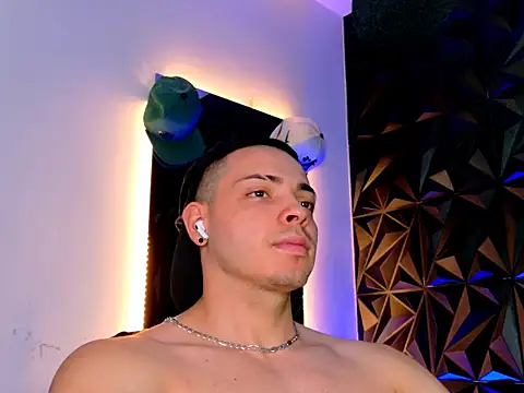 Maxwell Dupont online show from November 13, 2025, 8:41 pm