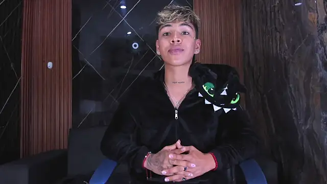 Timmy Kiing  online show from November 23, 2025, 8:52 pm