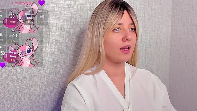 Cherry B1isss online show from November 18, 2025, 9:52 pm