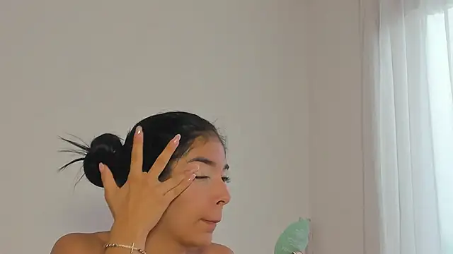 lunnarosse online show from November 23, 2025, 1:11 pm