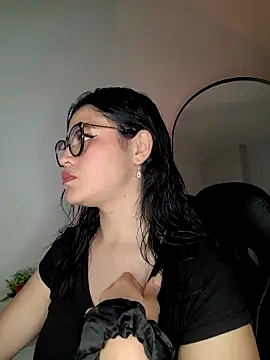 Snapshot of Dakhota_Rouge chatting on June 2, 2026, 4:25 am Dakhota Rouge online show from June 2, 2026, 4:25 am