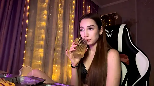 HollyPaw online show from January 12, 2026, 8:14 pm