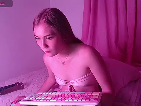 LIA BAKE online show from November 24, 2025, 3:17 am