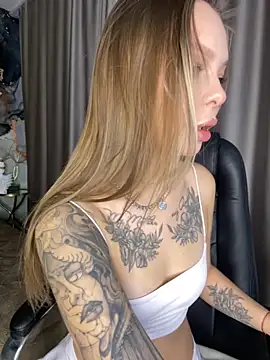 Snapshot of BbyAngelEyes chatting on November 10, 2025, 10:53 pm BbyAngelEyes online show from November 10, 2025, 10:53 pm