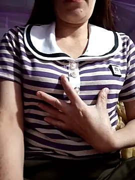 Snapshot of Hini68 chatting on November 21, 2025, 2:27 pm Hini68 online show from November 21, 2025, 2:27 pm