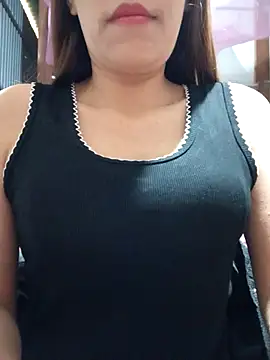 Snapshot of Hini68 chatting on November 30, 2025, 1:53 am Hini68 online show from November 30, 2025, 1:53 am