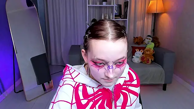 Snapshot of LauraKelley chatting on November 12, 2025, 9:32 am LauraKelley online show from November 12, 2025, 9:32 am