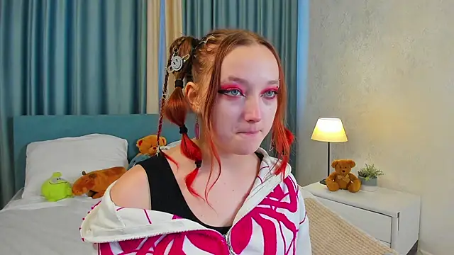 Snapshot of LauraKelley chatting on November 14, 2025, 8:02 am LauraKelley online show from November 14, 2025, 8:02 am