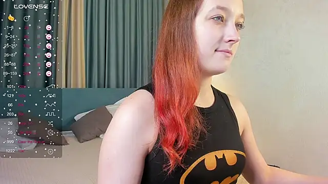 Snapshot of LauraKelley chatting on November 20, 2025, 10:37 am LauraKelley online show from November 20, 2025, 10:37 am