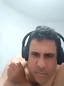 Snapshot of Lupercinio chatting on November 19, 2025, 12:21 am Lupercinio online show from November 19, 2025, 12:21 am