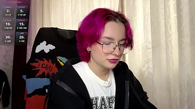 Snapshot of TheaMacrae chatting on November 15, 2025, 7:05 am TheaMacrae online show from November 15, 2025, 7:05 am