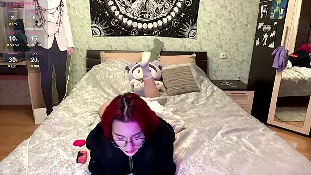 Snapshot of TheaMacrae chatting on November 18, 2025, 3:05 pm TheaMacrae online show from November 18, 2025, 3:05 pm