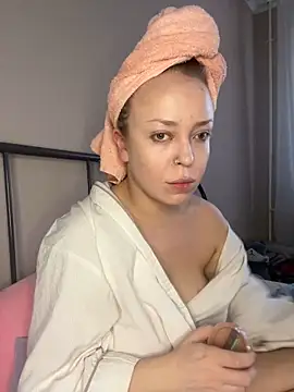 Snapshot of MilaHester chatting on November 11, 2025, 11:10 am MilaHester online show from November 11, 2025, 11:10 am