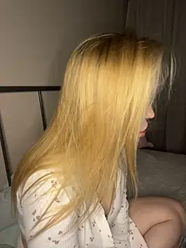 Snapshot of MilaHester chatting on November 28, 2025, 4:31 pm MilaHester online show from November 28, 2025, 4:31 pm