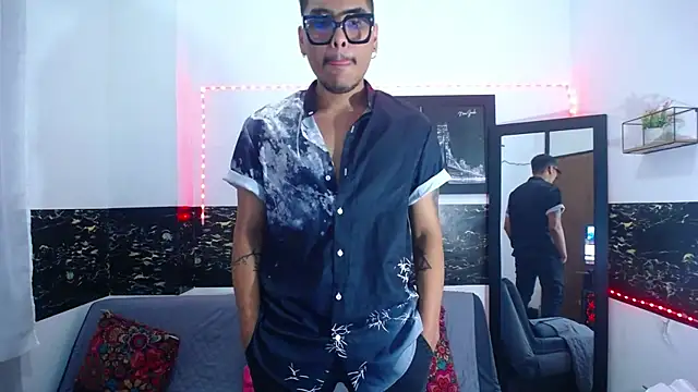 LatinWolfBoy online show from November 16, 2025, 3:12 am