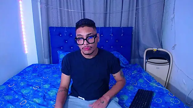 LatinWolfBoy online show from November 27, 2025, 3:08 am