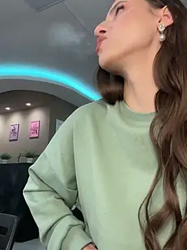 yourselenaa online show from December 20, 2025, 2:13 pm