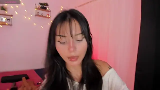 Tamara Aluna  online show from July 8, 2026, 8:02 pm