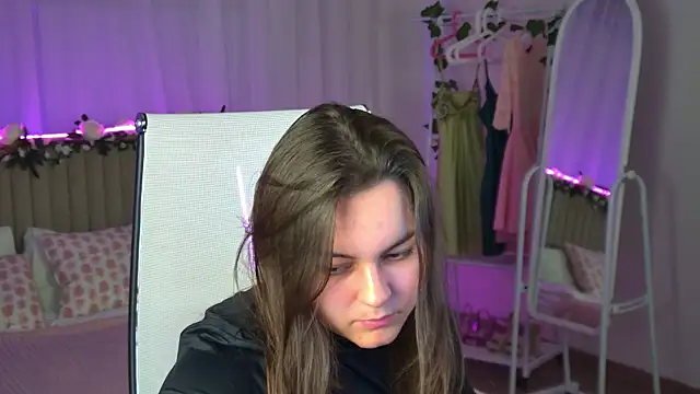 FrancescaCavaliere online show from July 8, 2026, 3:49 pm