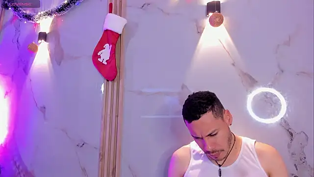 Aron and molly online show from December 20, 2025, 12:12 pm