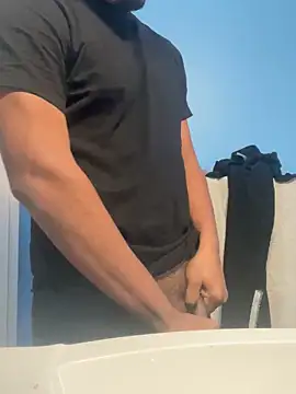 arnoldtrenp online show from November 8, 2025, 9:24 pm